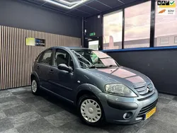 Grijs, metallic lak Gebruikt 2006 Citroën C3 Prestige Hatchback | € 2.950 (Eerlijke prijs)