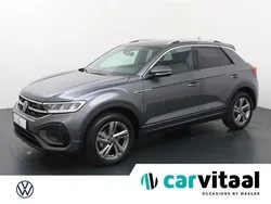 Grijs, metallic lak Gebruikt 2024 VW T-Roc R-line SUV | € 35.840 (Iets duurder)