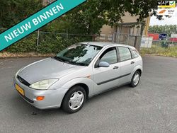 Grijs Gebruikt 1999 Ford Focus Trend Hatchback | € 999 (Eerlijke prijs)