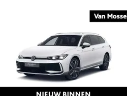 Wit Nieuw 2025 VW Passat R-line Edition Stationwagen | € 55.000 (Eerlijke prijs)