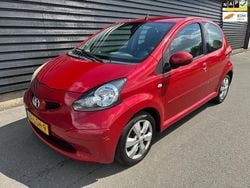 Rood Gebruikt 2010 Toyota Aygo Hatchback | € 2.495 (Eerlijke prijs)