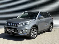 Grijs, metallic lak Gebruikt 2019 Suzuki Vitara SUV | € 19.945 (Eerlijke prijs)