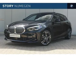 Zwart Gebruikt 2024 BMW 118 Executive Hatchback | € 35.495 (Goede deal)