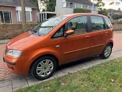 Oranje Gebruikt 2004 Fiat Idea Dynamic MPV | € 999 (Goede deal)