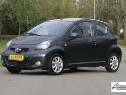 Grijs (metallic) Gebruikt 2011 Toyota Aygo Comfort Hatchback | € 3.750 (Eerlijke prijs)