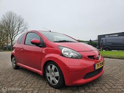 Rood Gebruikt 2006 Toyota Aygo Hatchback | € 599 (Eerlijke prijs)