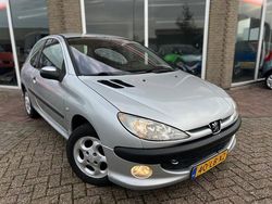 Grijs Gebruikt 2003 Peugeot 206 Hatchback | € 1.248 (Eerlijke prijs)