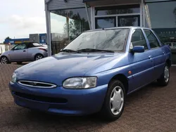Blauw Gebruikt 1996 Ford Escort Ghia Hatchback | € 1.250