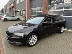 Zwart, metallic lak Gebruikt 2018 Skoda Superb Business Line Stationwagen | € 19.450 (Eerlijke prijs)