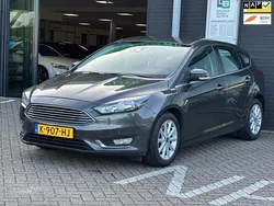 Grijs Gebruikt 2017 Ford Focus Titanium Hatchback | € 8.999 (Eerlijke prijs)