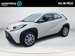Wit Gebruikt 2022 Toyota Aygo Play Hatchback | € 19.949 (Eerlijke prijs)