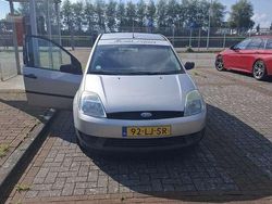 Grijs Gebruikt 2003 Ford Fiesta Ambiente Hatchback | € 1.000 (Eerlijke prijs)