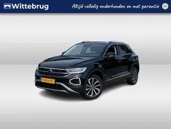 Zwart, metallic lak Gebruikt 2022 VW T-Roc Style SUV | € 29.950 (Eerlijke prijs)