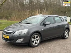 Grijs Gebruikt 2011 Opel Astra Cosmo Hatchback | € 5.399 (Eerlijke prijs)