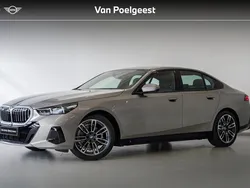 Oxidgrau ii metallic (licht beige metallic) Gebruikt 2024 BMW 520 M Sport Sedan | € 78.995