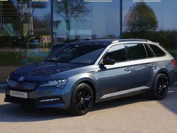 Grijs, metallic lak Gebruikt 2020 Skoda Superb SportLine Stationwagen | € 26.400 (Eerlijke prijs)