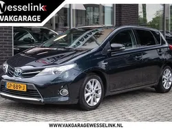 Grijs, metallic lak Gebruikt 2015 Toyota Auris Hatchback | € 10.900 (Eerlijke prijs)