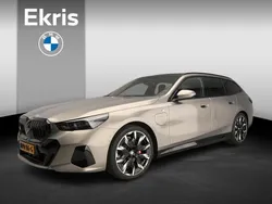 Oxidgrau metallic (grijs metallic) Gebruikt 2025 BMW 530e Comfort Edition Stationwagen | € 94.900