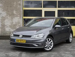Grijs, metallic lak Gebruikt 2018 VW Golf VII Highline Hatchback | € 9.950 (Super prijs)