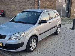 Zilver Gebruikt 2006 Kia Rio MPV | € 1.150 (Eerlijke prijs)