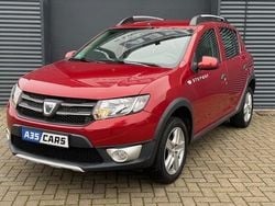 Rood Gebruikt 2013 Dacia Sandero Lauréate Hatchback | € 5.950 (Eerlijke prijs)