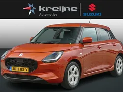 Oranje Gebruikt 2024 Suzuki Swift Style Hatchback | € 23.425 (Eerlijke prijs)