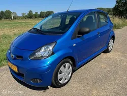 Blauw Gebruikt 2011 Toyota Aygo Cool Hatchback | € 3.200 (Eerlijke prijs)