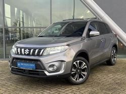 Grijs (metallic) Gebruikt 2022 Suzuki Vitara Style SUV | € 23.950 (Goede deal)