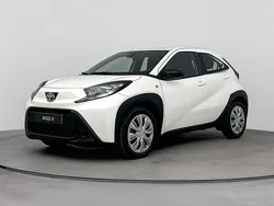 Wit Gebruikt 2024 Toyota Aygo Play Hatchback | € 21.445 (Eerlijke prijs)