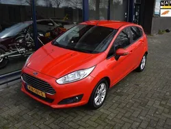 Rood Gebruikt 2015 Ford Fiesta Hatchback | € 5.950 (Eerlijke prijs)