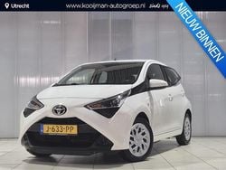 Wit Gebruikt 2020 Toyota Aygo X-play Hatchback | € 10.900 (Eerlijke prijs)