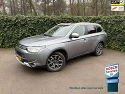 Grijs, metallic lak Gebruikt 2015 Mitsubishi Outlander P-HEV Instyle SUV | € 15.790 (Goede deal)