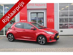 Rood Nieuw 2025 Toyota Yaris Hybrid Edition Hatchback | € 30.700 (Duur)