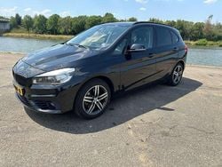 Zwart Gebruikt 2014 BMW 218 Executive Stationwagen | € 6.950 (Goede deal)