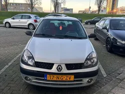 Grijs Gebruikt 2003 Renault Clio II Expression Hatchback | € 750 (Super prijs)