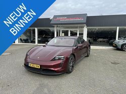 Rood Gebruikt 2022 Porsche Taycan Performance Package Sedan | € 69.950 (Eerlijke prijs)