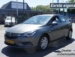 Grijs Gebruikt 2017 Opel Astra Edition Hatchback | € 12.899 (Eerlijke prijs)