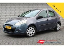 Blauw Gebruikt 2009 Renault Clio R.S. Hatchback | € 2.950 (Eerlijke prijs)