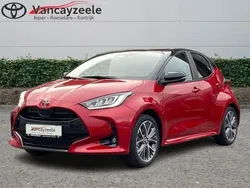 Rood Gebruikt 2024 Toyota Yaris Style Sedan | € 27.650 (Duur)