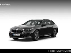 Zwart, metallic lak Nieuw 2024 BMW i5 M Sport Sedan | € 86.596 (Goede deal)