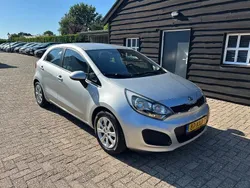 Grijs Gebruikt 2013 Kia Rio Comfort Hatchback | € 6.500 (Eerlijke prijs)