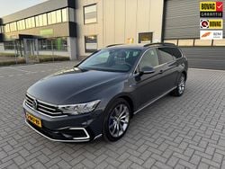Grijs Gebruikt 2020 VW Passat Business Stationwagen | € 23.999 (Eerlijke prijs)