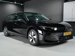 Zwart, metallic lak Gebruikt 2024 VW Passat Business Stationwagen | € 38.500 (Eerlijke prijs)