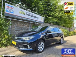 Grijs Gebruikt 2016 Toyota Auris Hybrid Executive Hatchback | € 14.950 (Iets duurder)