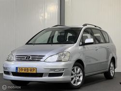 Grijs (metallic) Gebruikt 2005 Toyota Avensis Verso Sol MPV | € 5.945 (Eerlijke prijs)