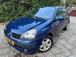Blauw Gebruikt 2002 Renault Clio II Hatchback | € 650 (Goede deal)