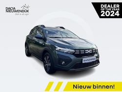 Groen Nieuw 2025 Dacia Sandero Expression Hatchback | € 25.320