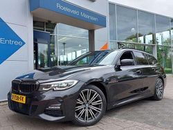 Zwart, metallic lak Gebruikt 2021 BMW 320 Executive Stationwagen | € 33.950 (Eerlijke prijs)