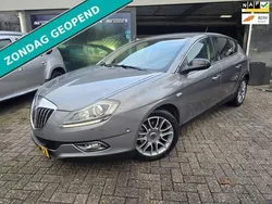 Grijs Gebruikt 2011 Lancia Delta Hatchback | € 6.850 (Eerlijke prijs)
