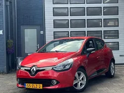 Rood Gebruikt 2013 Renault Clio IV Expression Hatchback | € 4.995 (Eerlijke prijs)
